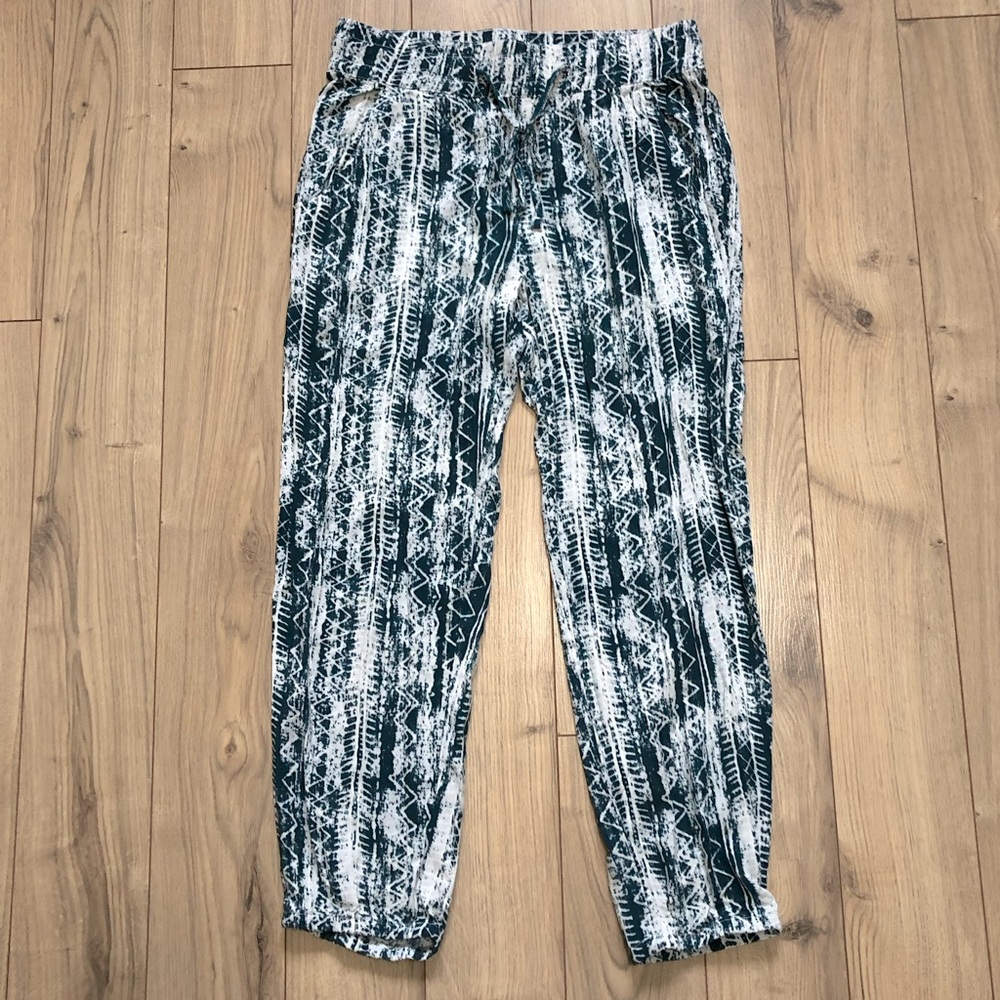 Women’s O'Neill Dark Green and White Patterned Pants size S